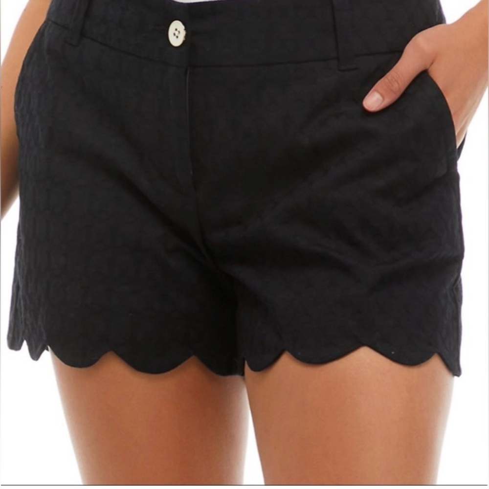 Crown and Ivy Shelby women’s size 12 black‎ textured, scallop, trim shorts